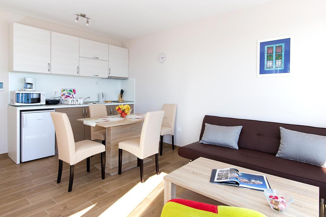 Apartment Palace 3 Funjestra *